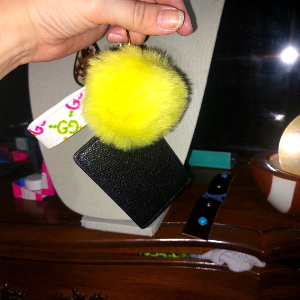 Beautiful Cardholder Keychain - Picture 2 of 5